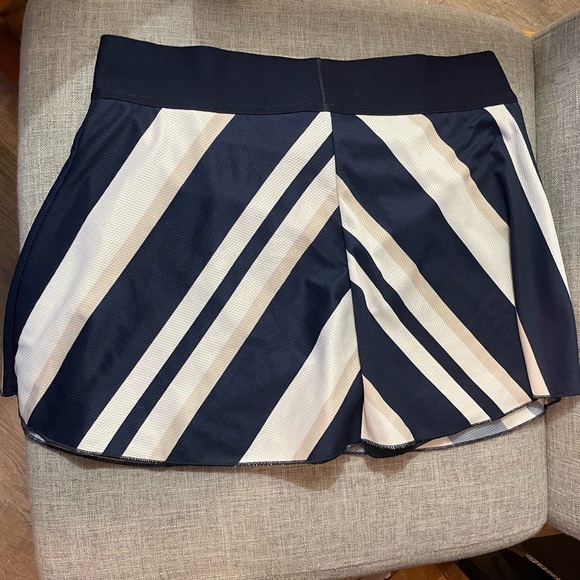 Nike Flouncy Mesh Skort - Picture 2 of 4